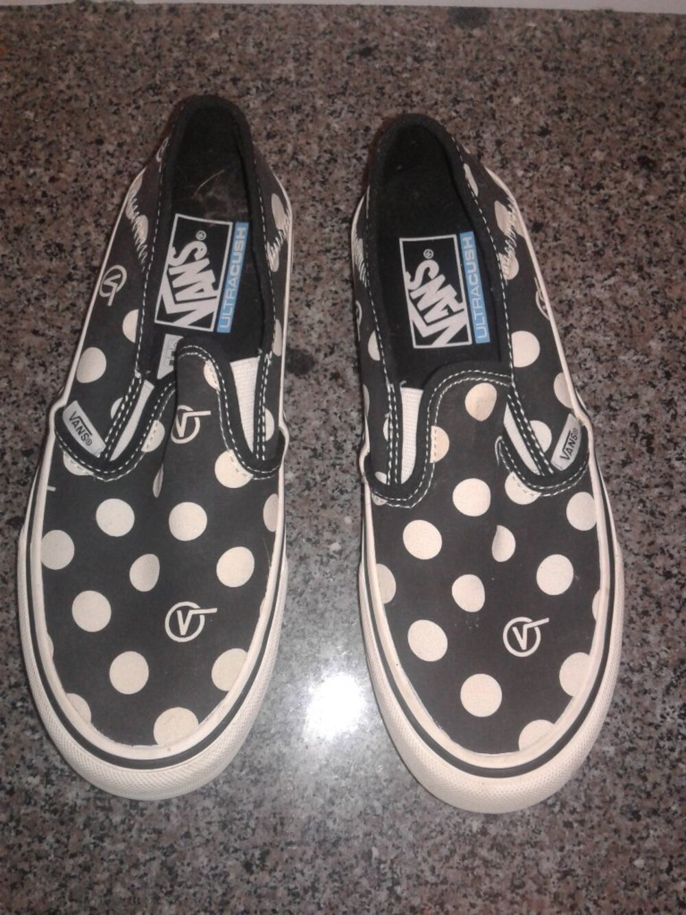 VANS Slip-On Polka Dot Sneakers Women's Size 7 or Men's Size 5.5
